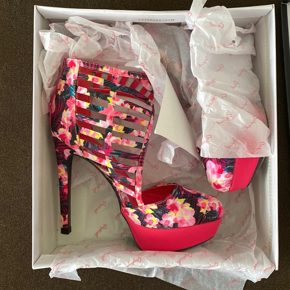 Heels - Picture 1 of 5